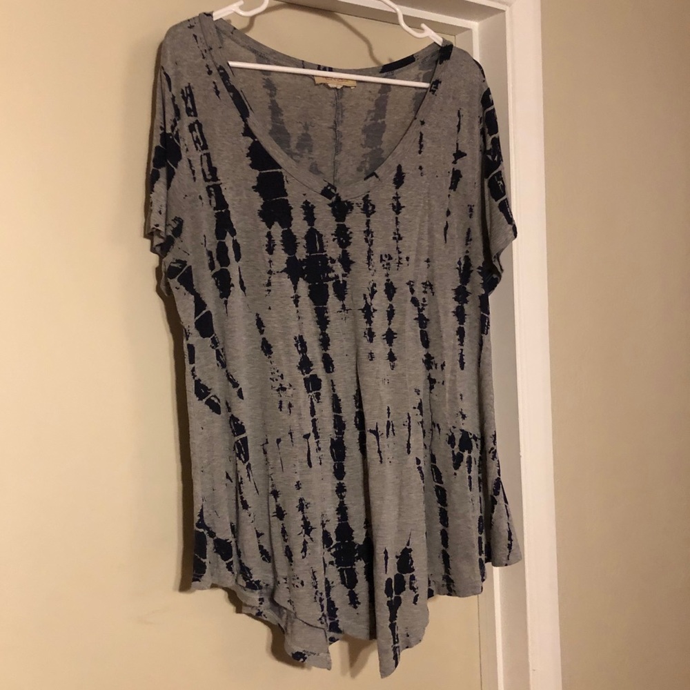 Front of Closet maternity tee